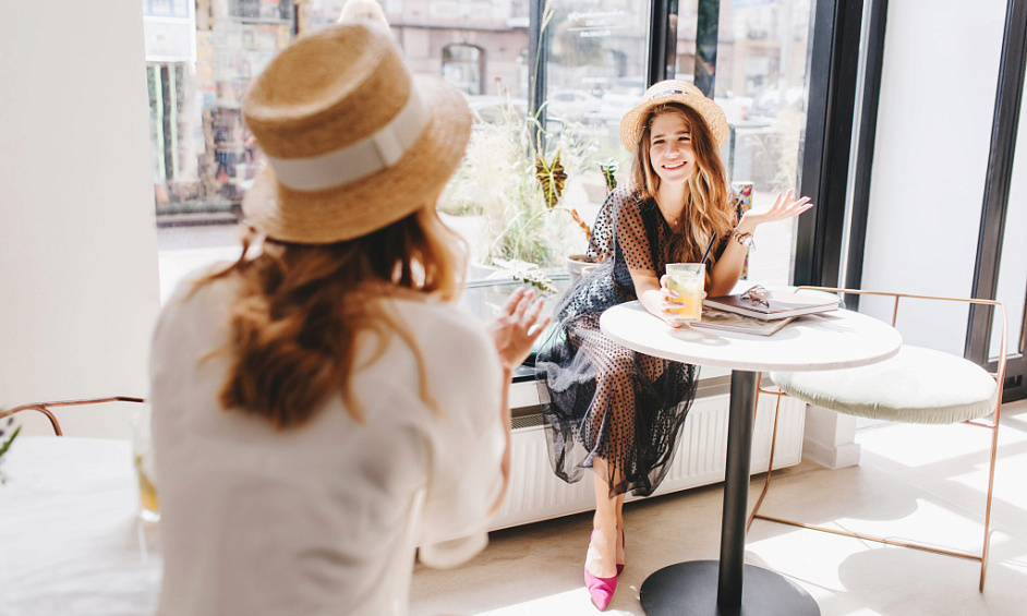 Sunny, Beautifully Presented Modern Cafe, Great Central - (Cml 11566) For Sale 1