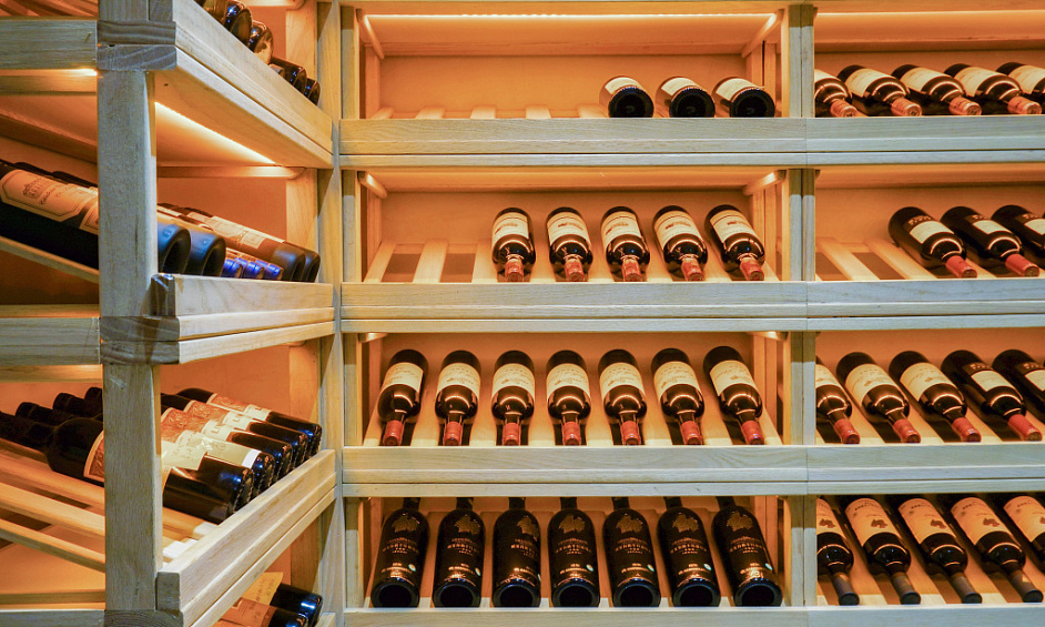 Independent City Liquor Store, Prime Location, High Return Investment - (Cml 11506) For Sale 1